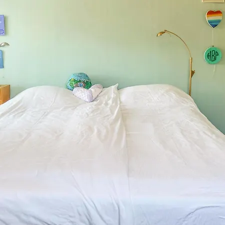 Cozy In Aan Zee With Kitchen בית נופש